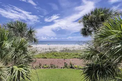 Image de Stunning Oceanfront Turtle Lane Villa Ă Sea Pines w / piscines multiples