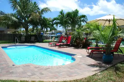 Image de *** Magnifique Maison *** Face au canal, piscine privée chauffée! ***