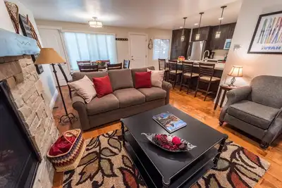 Image de Finitions de Luxe! 2 Chambre Secteur Park City Base