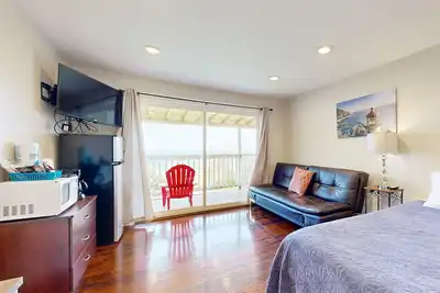 Image de Ce studio abordable pour les chiens dispose d'un accès à la plage et d'une vue sur l'océan.