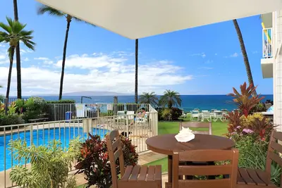 Image de Beau rez-de-chaussée rénové 2bd / 2ba - À partir de 295 $ / nt - Kamaole Nalu # 105