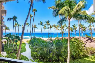 Maui Resort Rentals: Ka'anapali Ali'i 432 - Cour intérieure de luxe avec vue sur l'océan