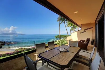 Image de Magnifique Condo Ocean Front - À partir de 590 $. 00 / nuit - Makena Surf # G-204