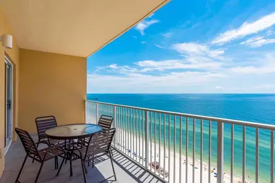 Image de Condo en bord de mer mis à jour avec balcon privé donnant sur le golfe! Grand complexe hôtelier!