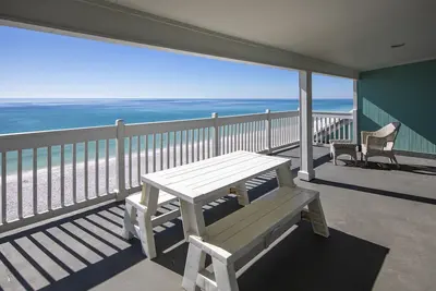 Image de Gulf Front, Condo au 3e niveau, ascenseur, près des commerces et restaurants - 30a