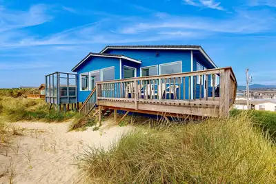 Image de Dog-friendly, maison en bord de mer avec de superbes vues, piscine partagée et bain à remous privé!