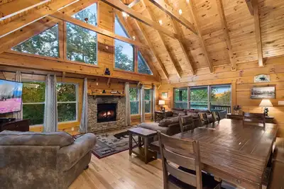 Image de Cosy Bear Lodge, 3 chambres, pour 12 personnes, près du centre ville, privé, bain à remous
