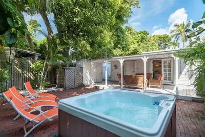 Image de Charmante et spacieuse Key West Conch Cottage w / bain à remous privé, chiens Ok