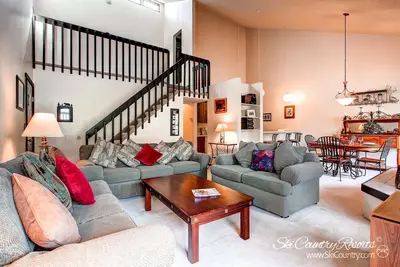Image de 7ème nuit gratuite! Large 2 Plus Loft, Wi-Fi, Parking, Ascenseur, Foyer au gaz
