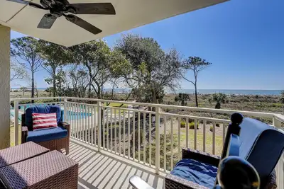 Image de 206 Shorewood-Oceanfront Direct et entièrement rénové. Belle piscine en bord de mer