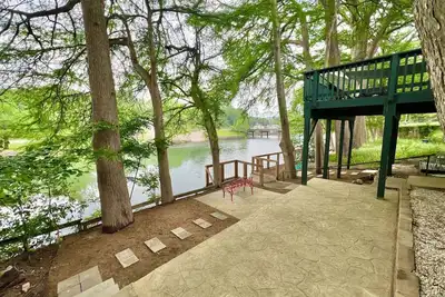 Image de Riverside Roost- Guadalupe Riverfront Home, pour 6 personnes!
