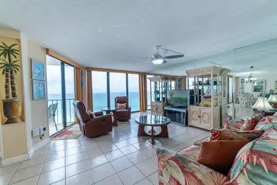 Image de Disponible maintenant du 30 avril au 9 mai. Smack Dab sur la plage! 2 Br / 2ba + Bunks! Livres Up Fast!