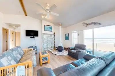 Image de Oceanfront, maison pour chiens avec bain à remous, accès à la plage et vue panoramique