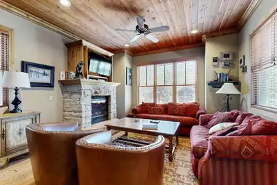 Image de Maison avec bain à remous privé; attractions touristiques; vue sur la montagne
