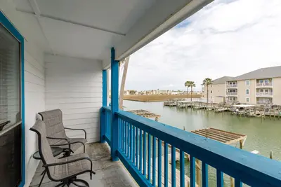 Image de Waterfront Condo qui donne sur le canal, la piscine et à proximité de Schlitterbahn