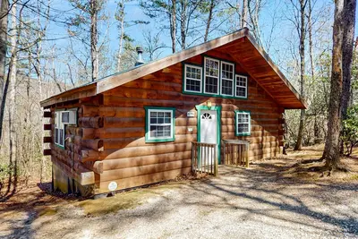 Image de chalet de montagne Dog-friendly w / bain à remous, lit Jacuzzi, et plus encore!