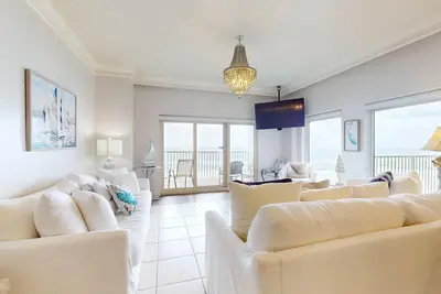 Image de Golfe et plage difficiles à trouver 3 Br avec 2 piscines, lits superposés, accès direct à la plage
