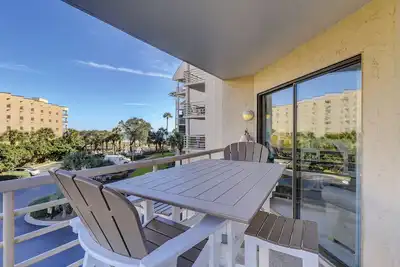 Image de 1210 Villamare - Vues Sur L'OCÉAN! Bel intérieur et bien plus encore.