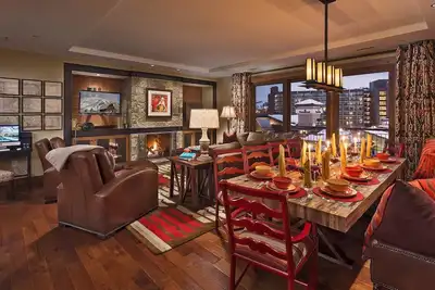 Image de Un endroit pour les bateaux Ă vapeur: \"Vermillion Peak\" # 707 Luxury 4br Condo
