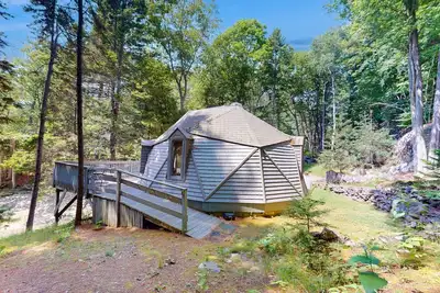 Image de Dôme géodésique w \/ deckfront riverfront, belles vues et quai partagé - chiens bienvenus!