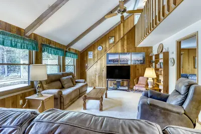 Image de Cozy maison Sunriver w \/ bain Ă remous, Sharc passe, poĂŞle Ă bois
