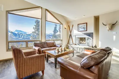 Profitez d'une vue imprenable sur le domaine skiable et de 10 miles de chaque chambre et des 4 ponts