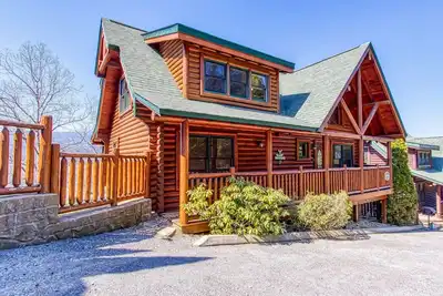Image de Pigeon Forge 5br Cabin avec des vues incroyables, accès à la piscine, jeux d'arcade vidéo