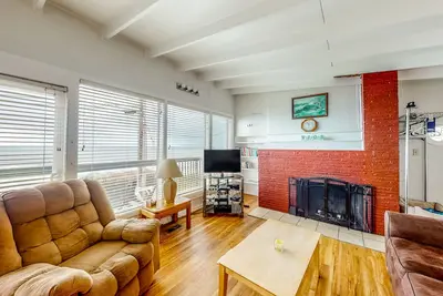 Image de maison de chien-friendly w / pont et imprenable vue sur l'océan - près de la plage!