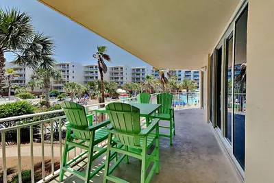 Image de Cozy Condo deux chambres à Fort Walton Beach! Balcon privé donnant sur la piscine et la plage!
