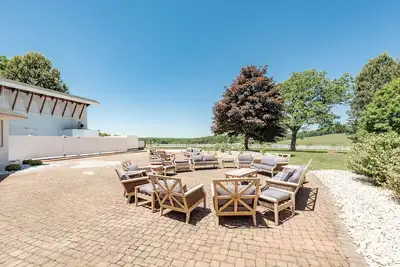 Image de Le Herrington - plus grand domaine locatif dans le Md avec piscine privée, cinéma maison