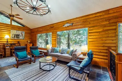 Image de Spacieux, lodge riverain avec accès à la plage, baignoire et vue sur la forêt privée chaudes!