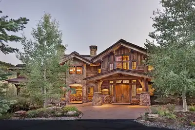 Image de Gold Mine Lodge: 6br à pied de 150 mètres - Super Deluxe Private Home