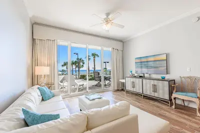 Image de Tides 103 ~ Gulf Views ~ Poolside Grill & Bar ~ Putt Putt Golf, Tennis et plus!