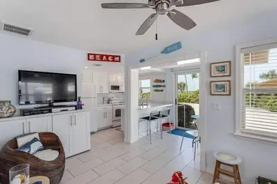 Image de Beach View 1 chambre, 1 salle de bain duplex sur la plage.