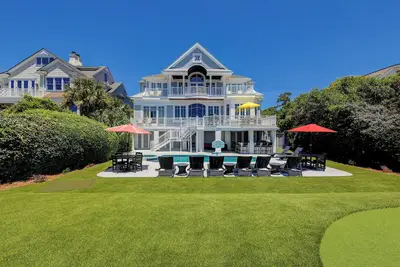 Image de 33 Dune Lane- Oceanfront & Beautiful!