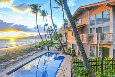 Image de Kihei Sands Beachfront Condo B12 sur la magnifique plage de sucre de Maui!