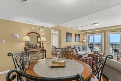 Image de Pinnacle Port Locations de vacances-B3 Tower 3 bdrm. condo