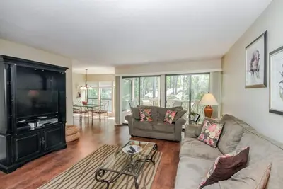 Image de Phare Tennis 2395, 2 Chambres, 6 personnes, Vue sur la lagune, Sea Pines, Piscine