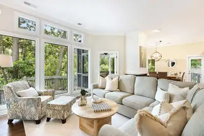 Image de 40 Shell Ring Road: Bestnest par Beverly Serral
