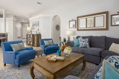 Image de Récemment rénové! Poolside villa, Panier De Golf Inclu, Près de la plage, Tram, 8 personnes.