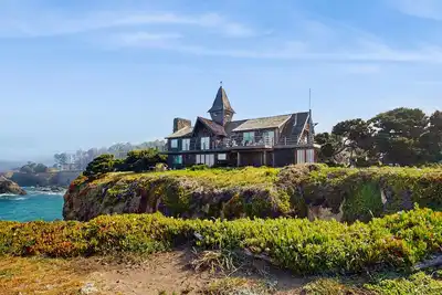Image de maison Oceanfront w / bain à remous privé, vue depuis le pont, jusqu'à 4 chiens bienvenus!