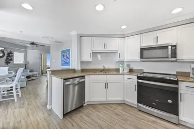 Image de Promenez-vous à la plage depuis votre piscine Westwinds Condo-Lagoon - Amazing Amenities!