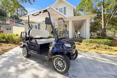 Image de 1381lg- Belle-Large Laurel Grove avec beaucoup d'espace ouvert
