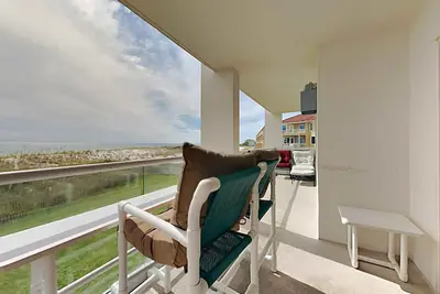 Image de Gulf Front Two Bedroom Condo est juste Beachy! ! ~ Étapes de la plage ~ Minutes d'attractions passionnantes!