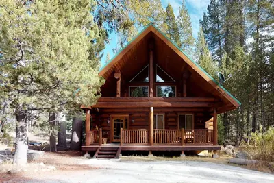 Image de Cabane en rondins sur mesure avec immense terrasse et très bon emplacement à quelques pas du lac Huntington