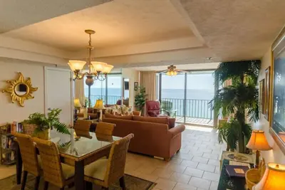 Image de Ouvert 5 / 26-6 / 1! 3br / 3ba avec 2 énormes Master Suites en front de mer avec lits Kind! 10 personnes!