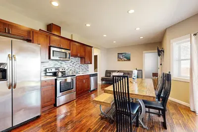 Image de Vue sur l'océan et pur luxe vous attendent dans cette maison qui accepte les chiens!