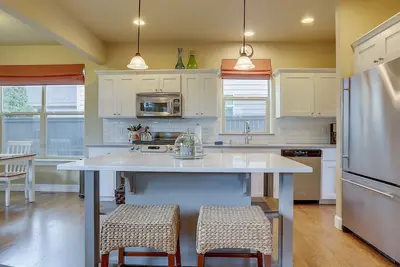 Image de Aspen Ridge - Magnifique remodelage! Près du quartier Old Mill! Pins et paix!