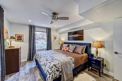 Image de 510 Queens 101: Stylish Home near Myers Park