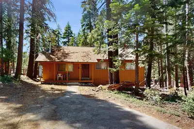 Image de Chalet familial confortable près des pistes de ski - marche jusqu'au lac Tahoe et à la ville!